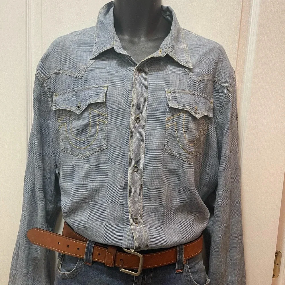 True relation men button-down shirts size 3X. Old looking style great conditions